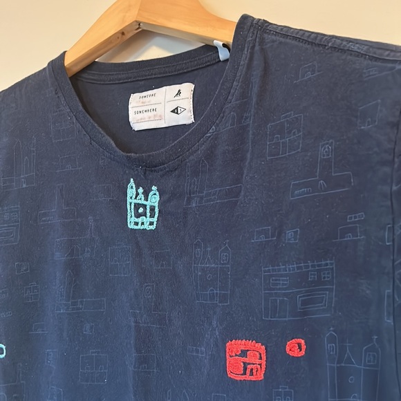 Unique hand-stitched tee - Picture 2 of 3